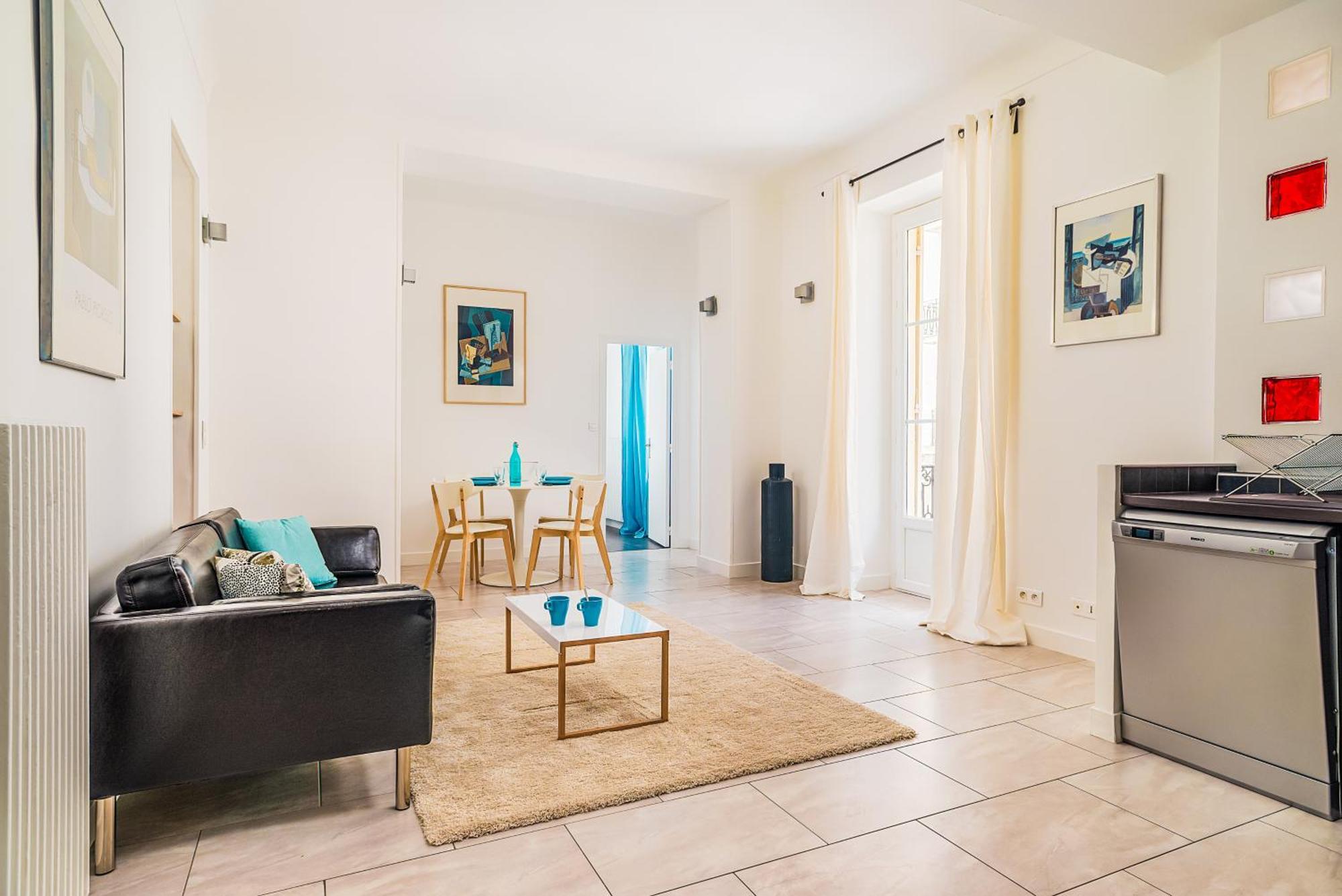 Modern 2-Bedroom City Center Apartment ニース エクステリア 写真